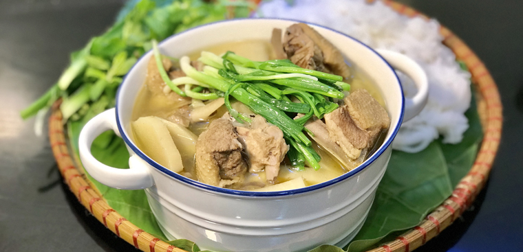 Canh Vịt Nấu Măng Hoặc Canh Khoai Sọ